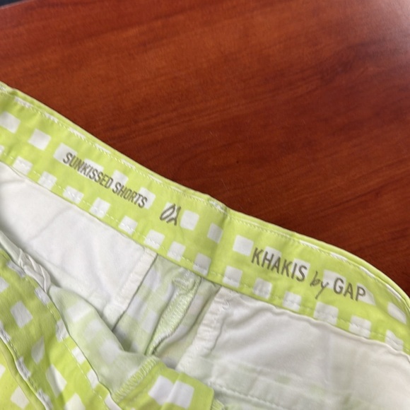 Gap shorts size 2 // 070210 - Picture 2 of 2